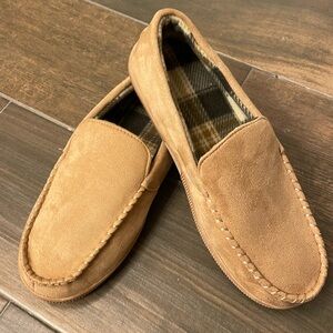 Brand new men’s slippers NWOT
